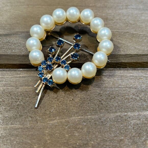 Vintage Pearl Wreath Brooch with Faux Sapphire Flower Accent - Picture 3 of 6